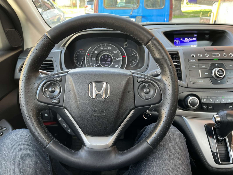 Шкіряне кермо на Honda CR-V 4 1