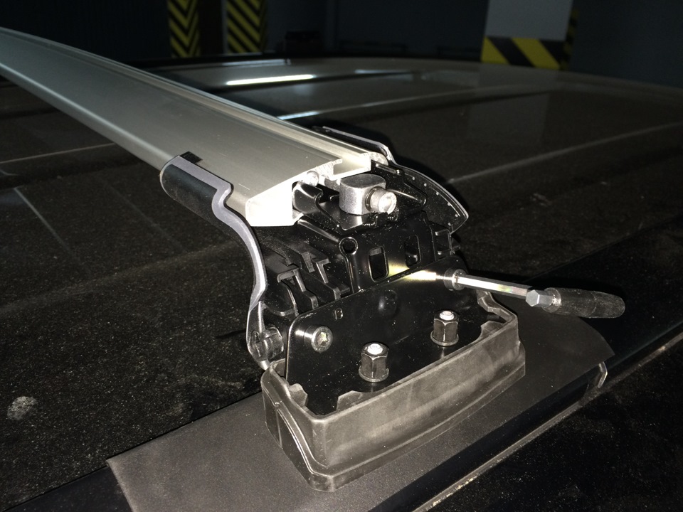 Thule Wingbar Edge 9592 та Thule Deluxe 727 4