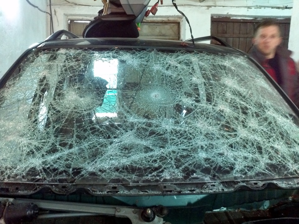 Вирізаю скло ножем для автоскла 1