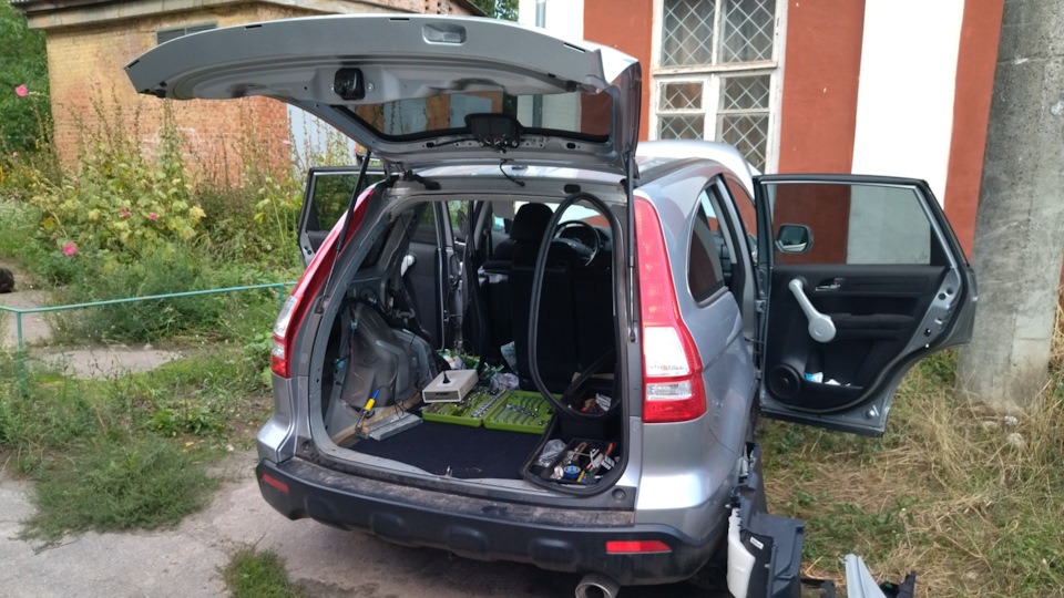 Зняття внутрішньої обшивки багажника Honda CR-V 3 1