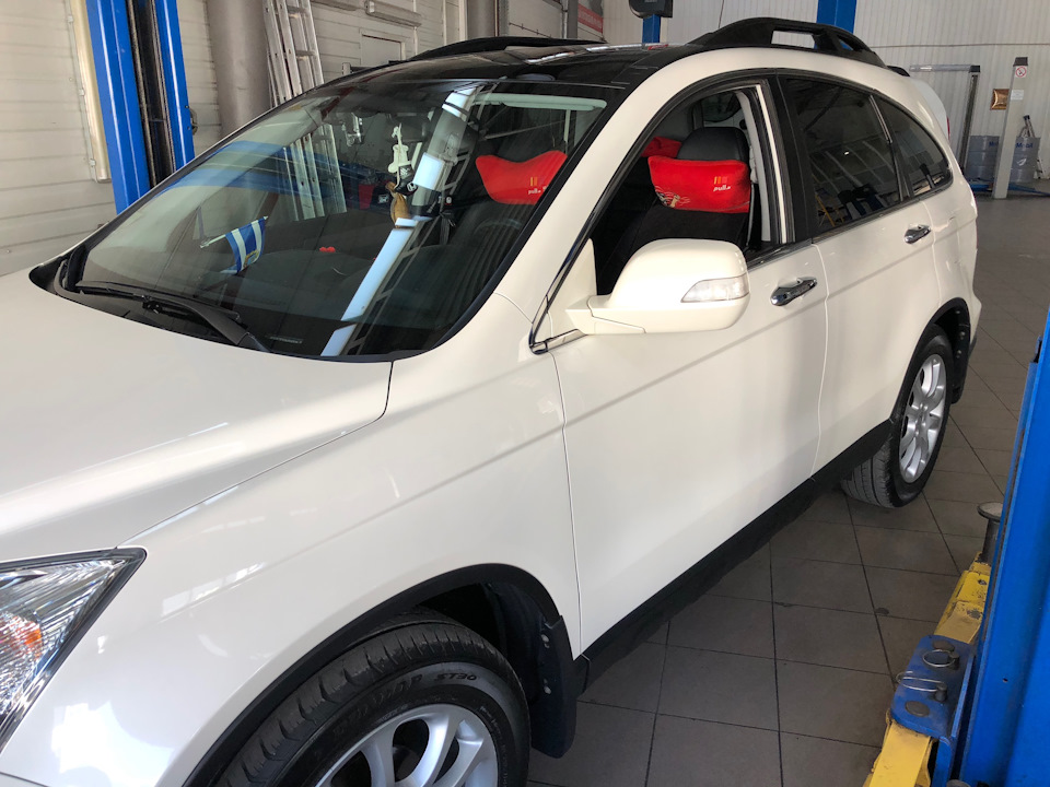 Заміна ущільнювача на плафоні п'ятих дверей Honda CRV-3 1