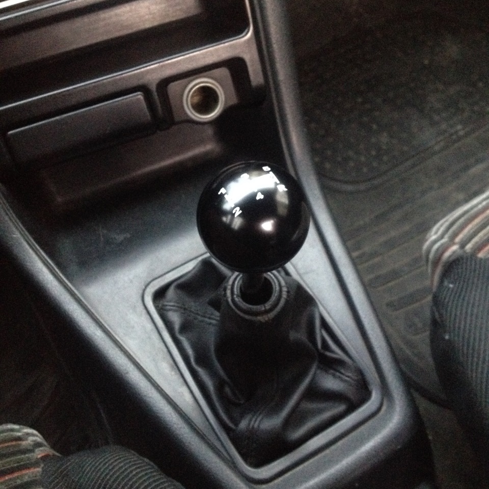 Short shifter with shift knob 3