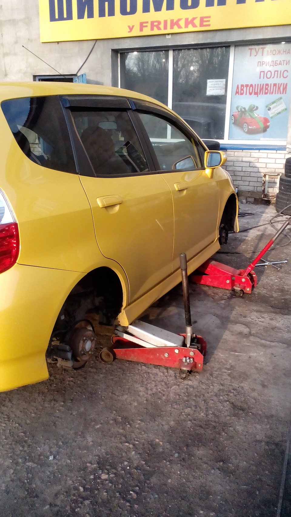 Goodyear UltraGrip Ice Arctic 185/65R15 5