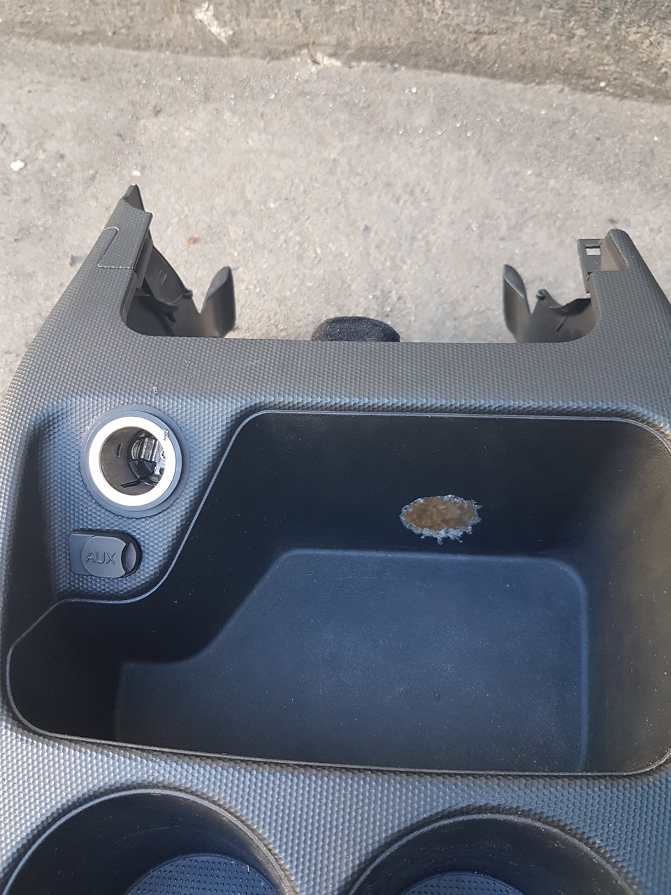 Встановлення USB в центральну консоль 5