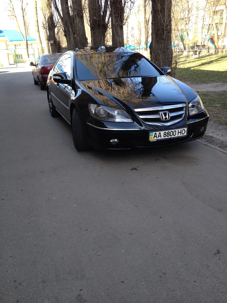 Все ж таки Легенда симпатична :)