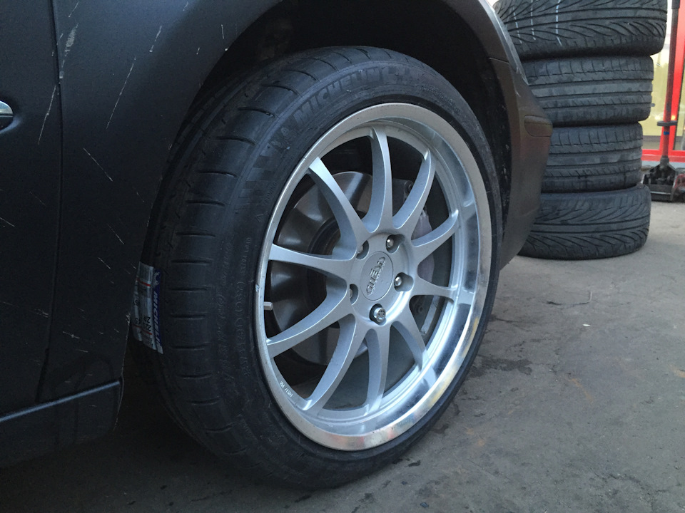 Гума Michelin Pilot Super Sport. 1