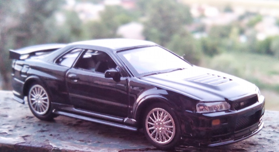 Домашня альтернатива - Skyline R34 GT-R 1