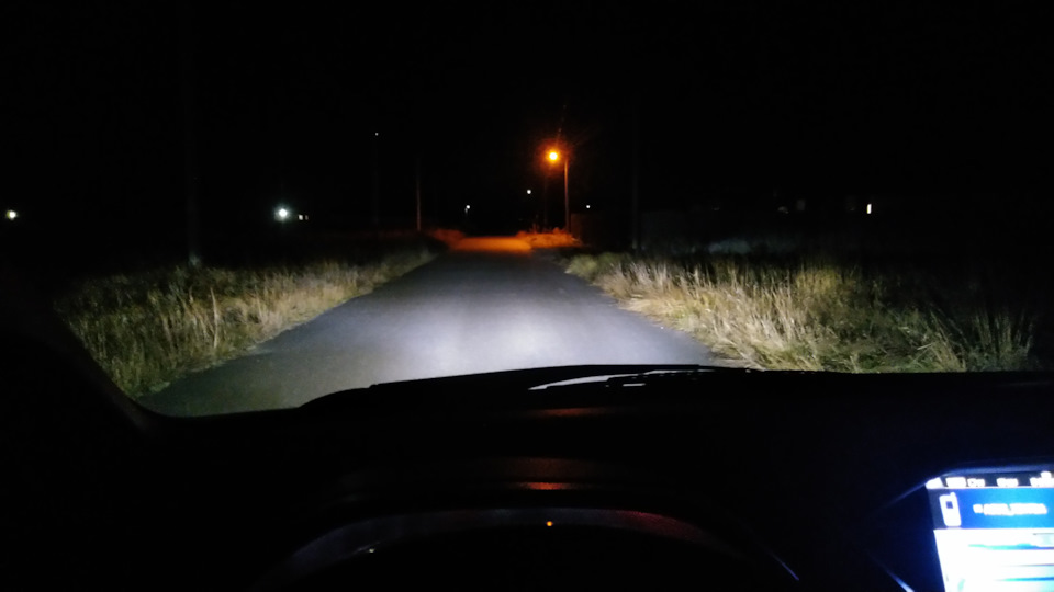 LED у ближнє світло. } 2
