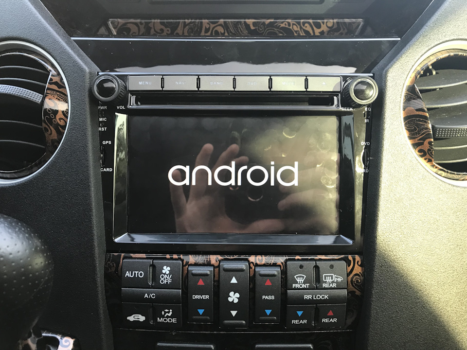 Чим би дитя не тішилося. Магнітола Android 8.1 4