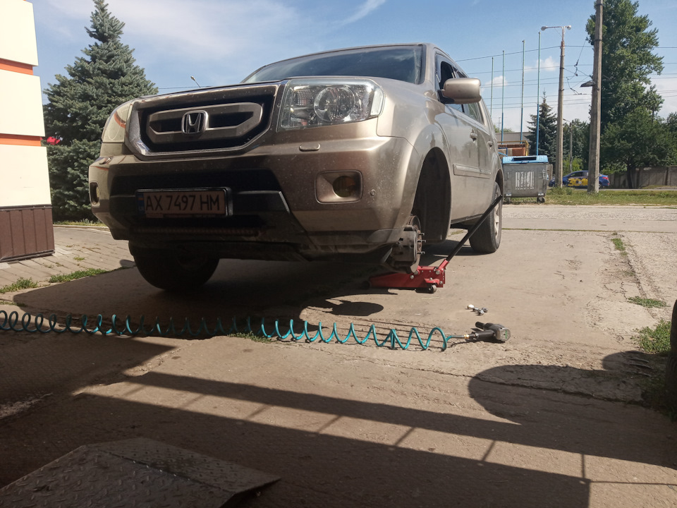 Нежданчик! Привіт шиномонтаж 2