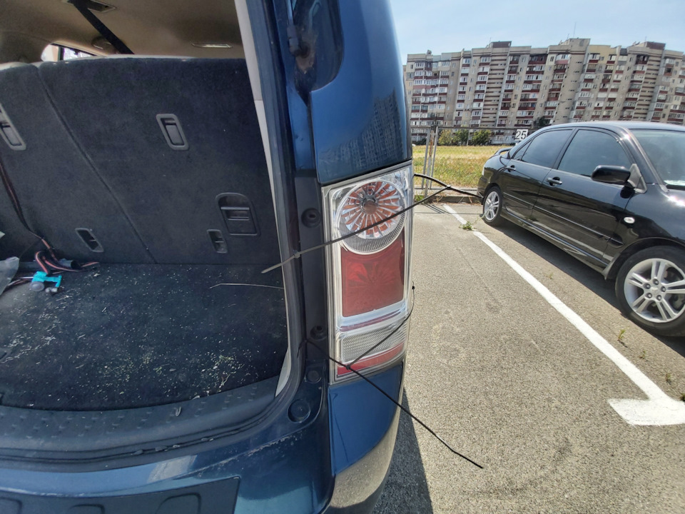 Зняття стопака та заміна ламп 3