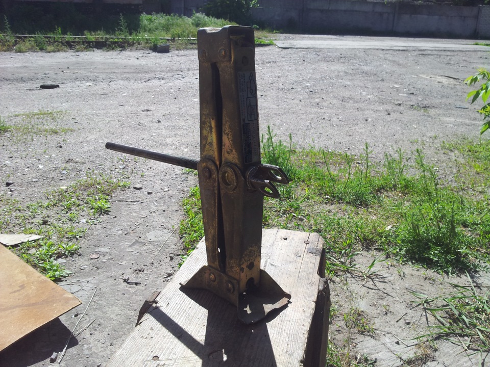 Фірмовий домкрат. 2