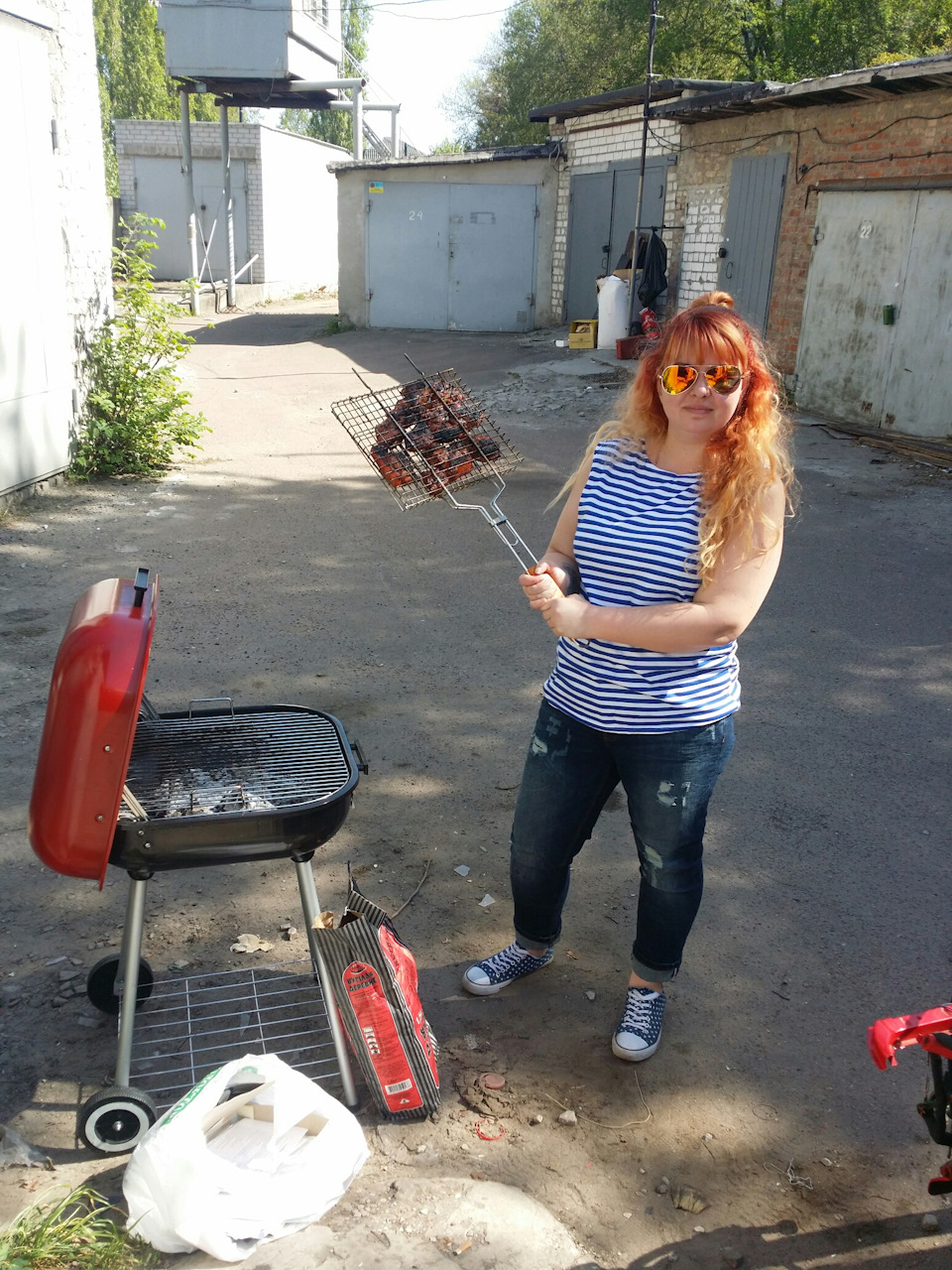 З Коханою провели час біля машини. 3