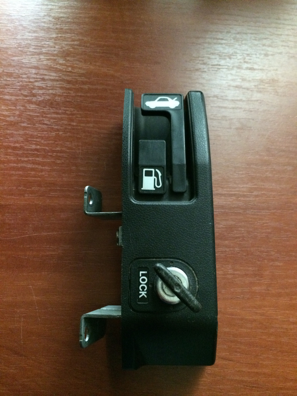 Trunk hatch open lock 2