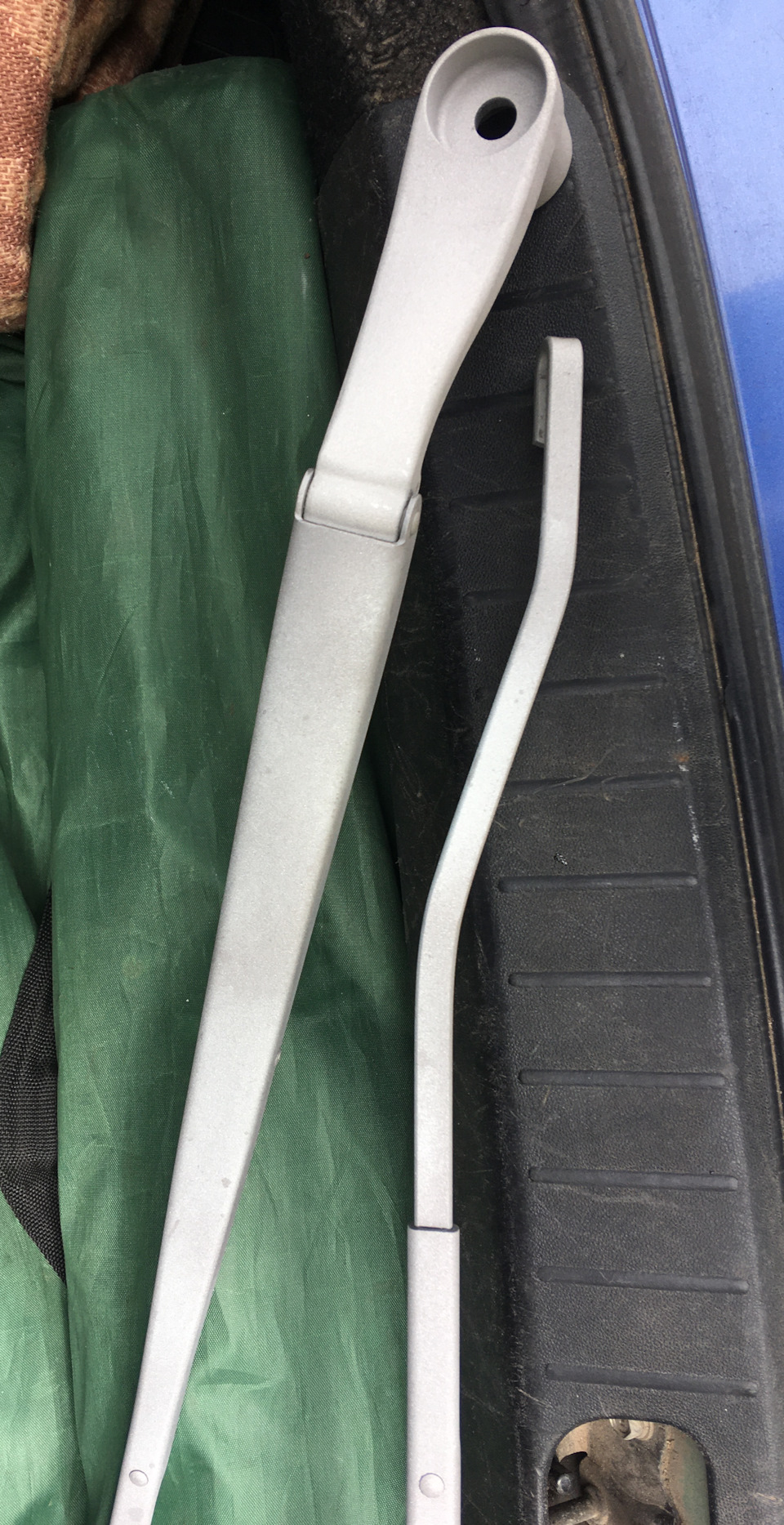 Фарбування повідків двірників 3