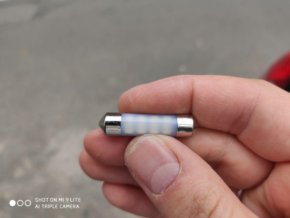 Камера заднього виду та підсвічування номера 3