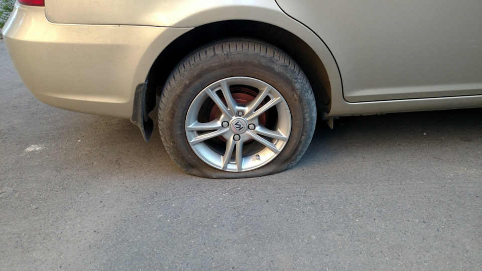 Прокол шини, викид 1