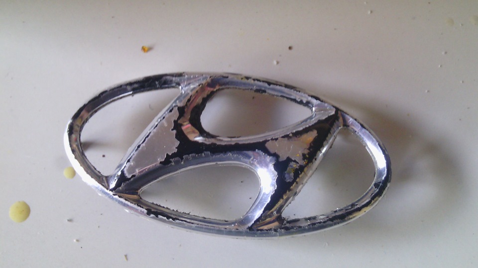 Фарбування значка Hyundai в чорний 1