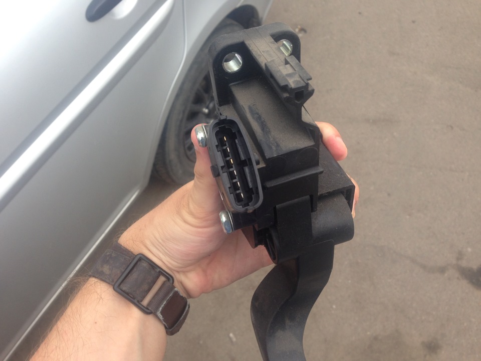 Поломка. Check Engine. Зникнення тяги та часткова реакція педалі газу. 3