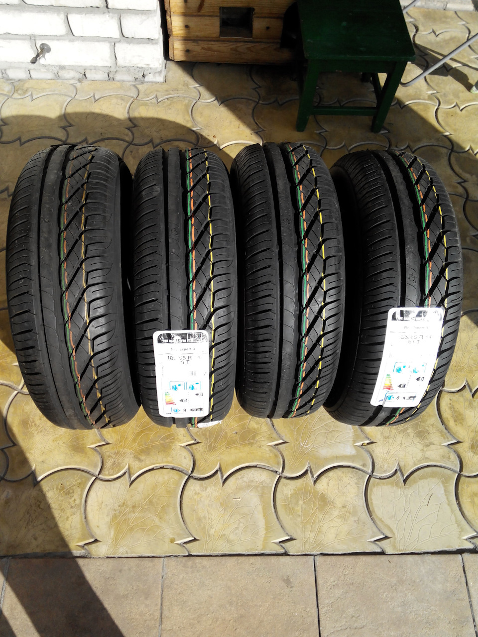 Літні шини Uniroyal Rain Expert 3 185/65/14 86T 1
