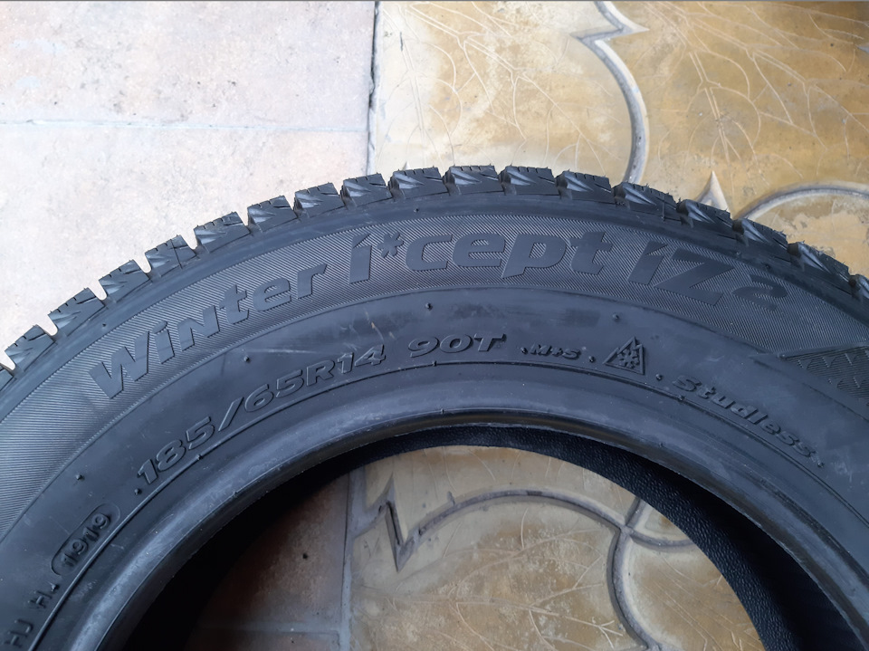 Зимові шини Hankook Winter I*Cept iZ2 W616 185/65/14 90T 4