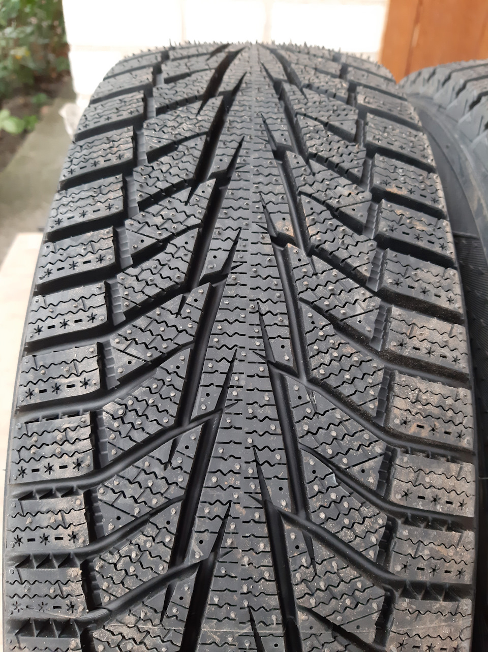 Зимові шини Hankook Winter I*Cept iZ2 W616 185/65/14 90T 2