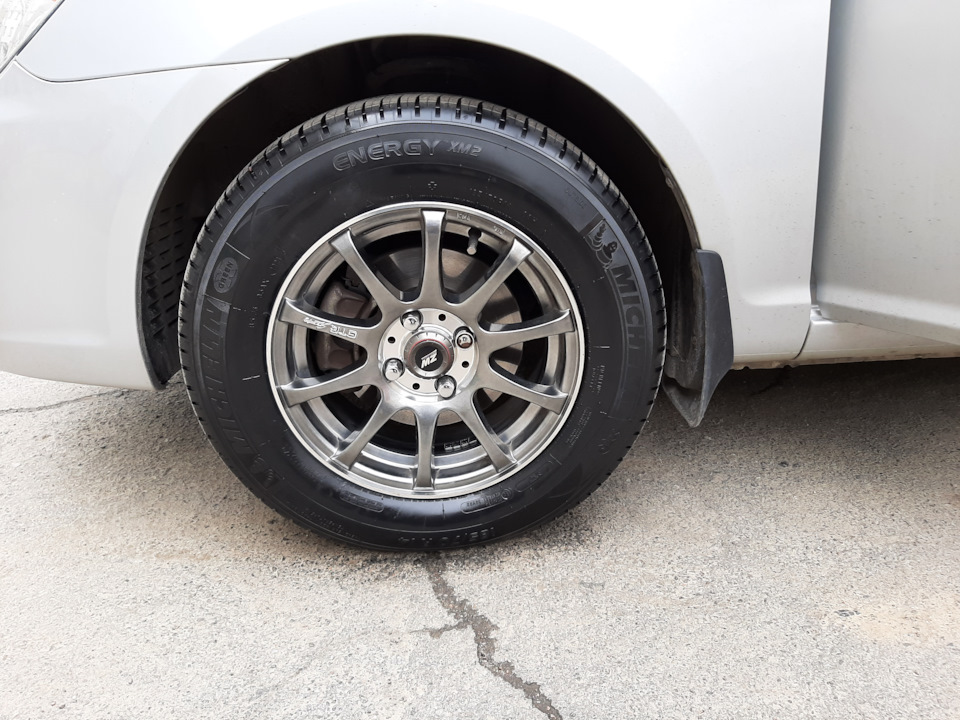 Заміна шин на Michelin Energy XM2 Plus 185/70R14 4