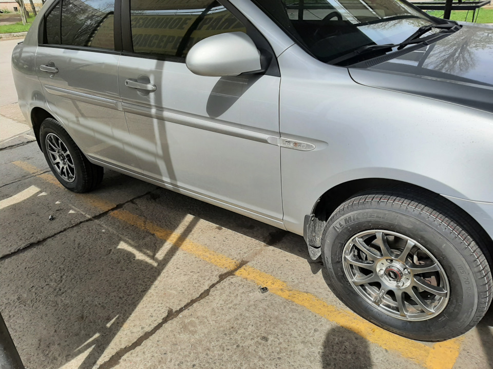 Заміна шин на Michelin Energy XM2 Plus 185/70R14 2