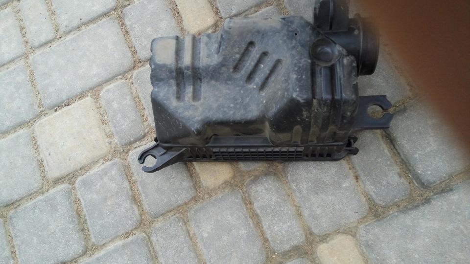 Заміна нижньої частини корпусу повітряного фільтра 3