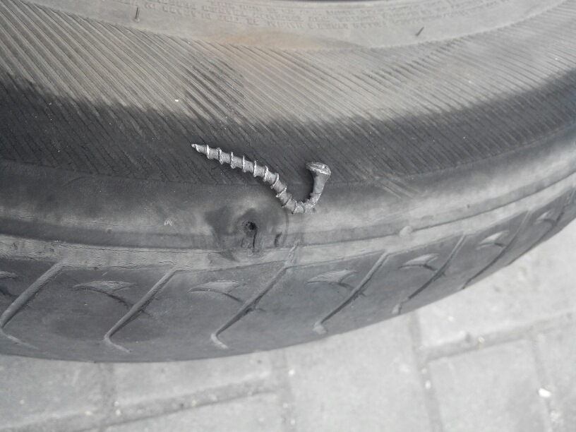 Проколов колесо і перевзувся в Nokian Hakka Blue 205/60R15 4