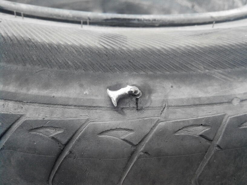 Проколов колесо і перевзувся в Nokian Hakka Blue 205/60R15 3