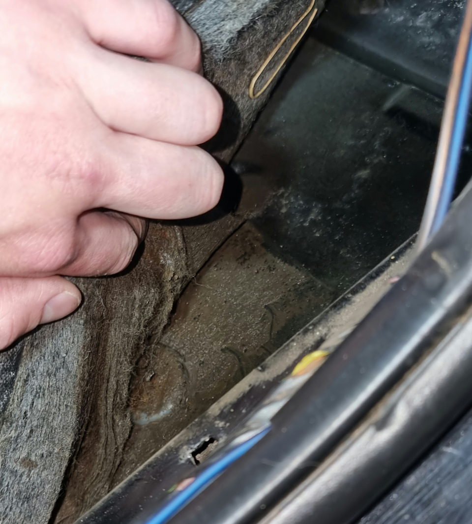 Вода під ковроліом у пасажира 2