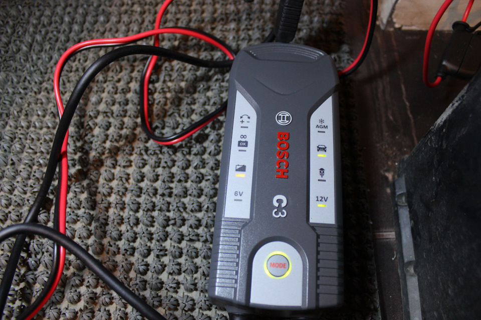 Зарядний пристрій Bosch C3 1