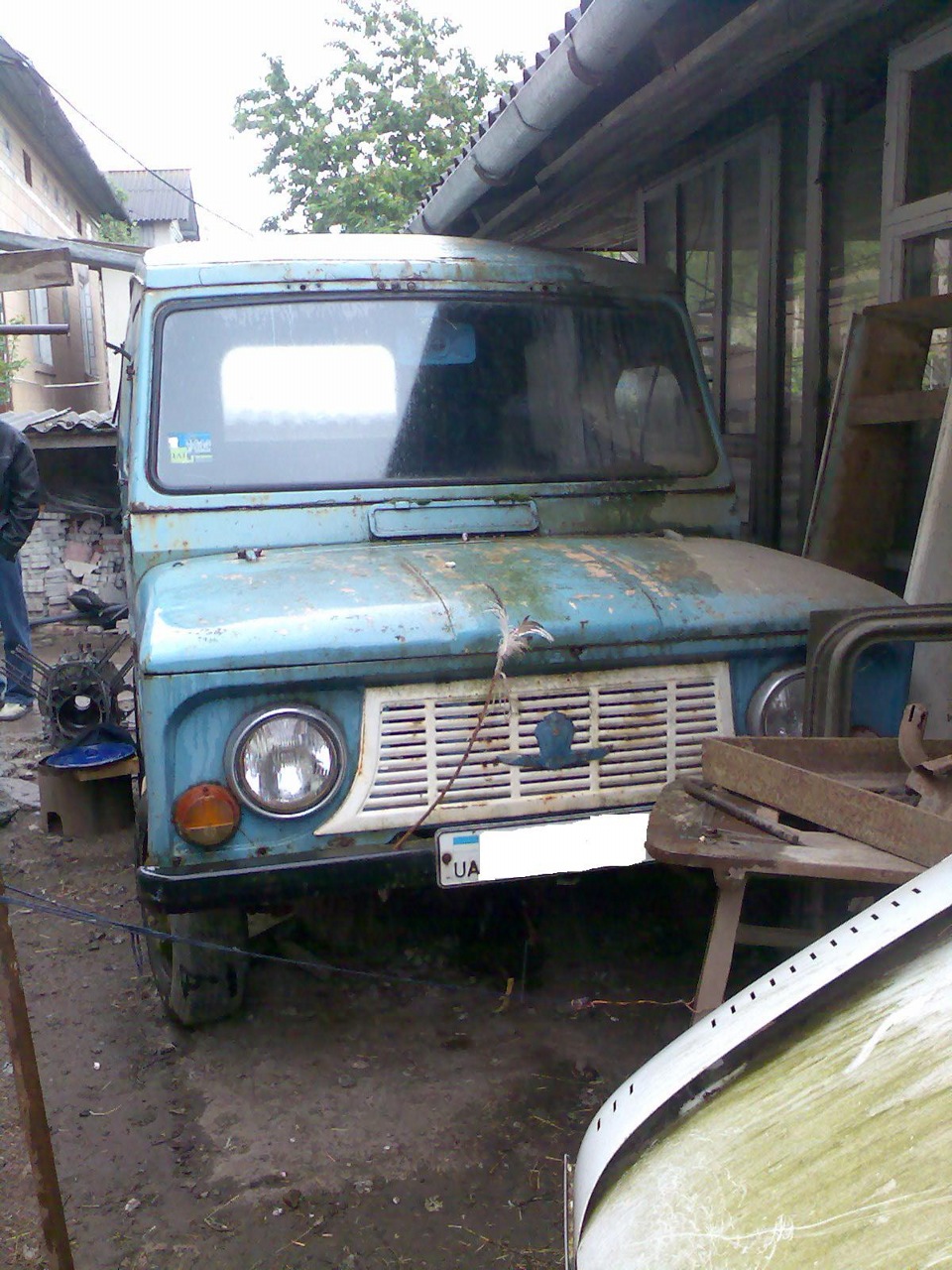 Старенький ЛУАЗик 3
