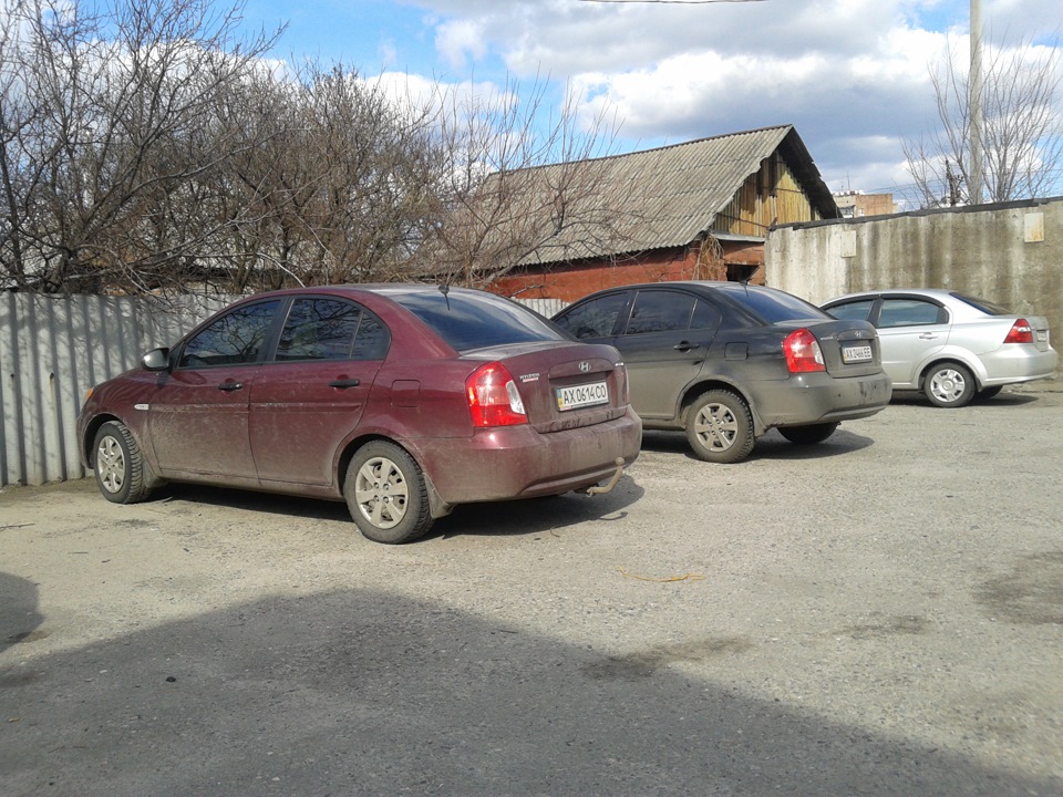 Мій Hyundai Accent з ліфтингом підвіски VS — стоковий Акцент 1