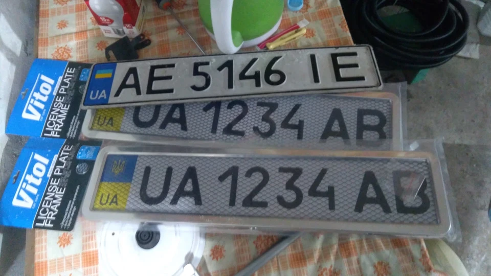 Рамка номерного знака із сіткою