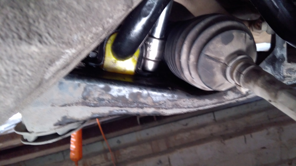 Заміна гальмівних колодок Hi-Q SP1186, втулок стабілізатора зі стійками стабілізатора! Частина 2 5