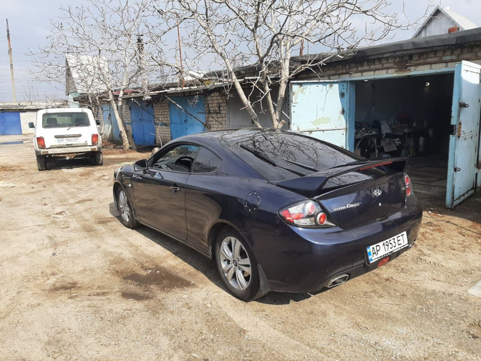 Американський спойлер на тибу 2