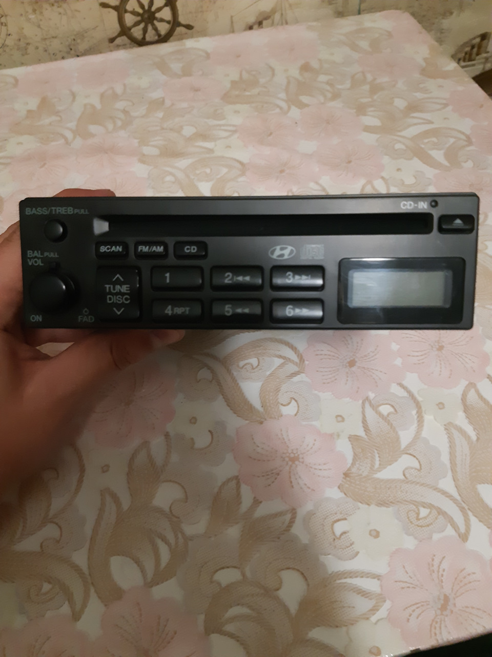 Змінив штатну магнітолу 1