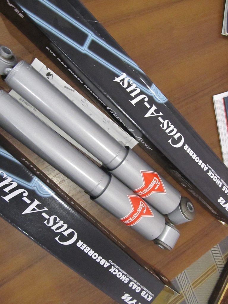 Амортизатори KYB (Kayaba) Gas-A-Just на Elantra MD 4