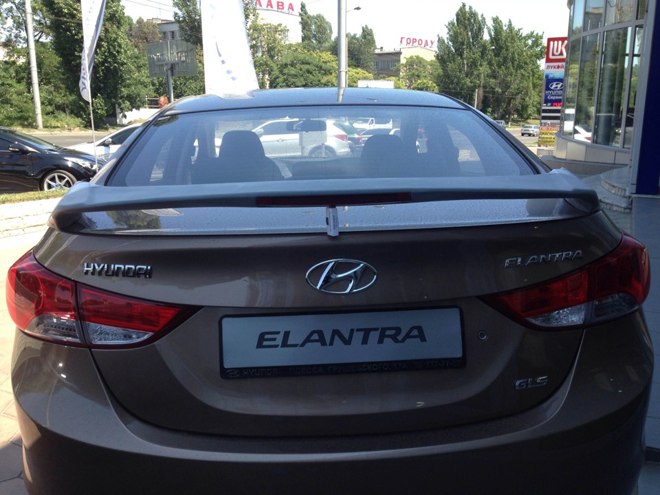 Прикладка спойлера на Elantra MD, Китайська копія Корейського спойлера із пластику. 1