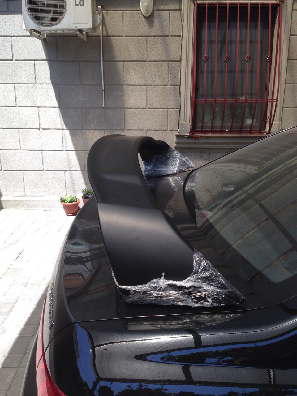 Прикладка спойлера на Elantra MD, Китайська копія Корейського спойлера із пластику. 4