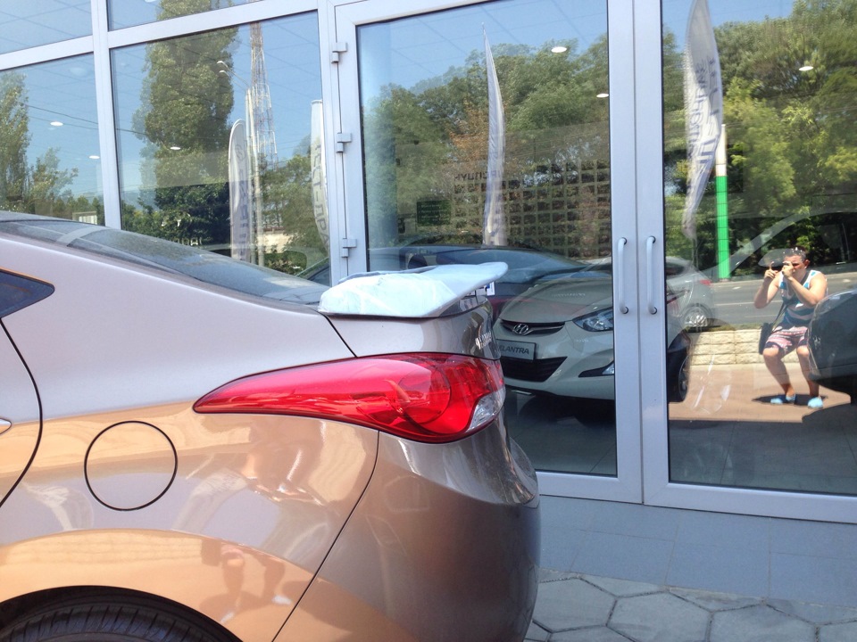 Прикладка спойлера на Elantra MD, Китайська копія Корейського спойлера із пластику. 2