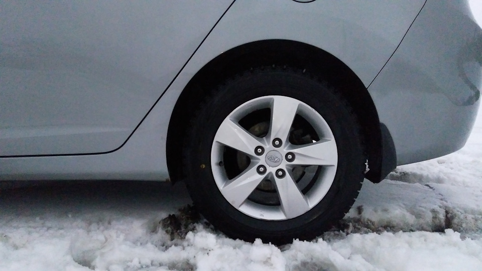 Невеликий тест по снігу Bridgestone Blizzak VRX (205/60/R16) 1