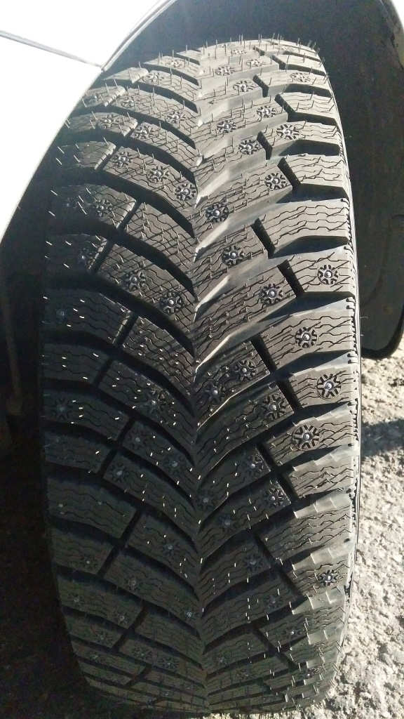 Зимові шиповані шини Michelin X-Ice North XIN4 5