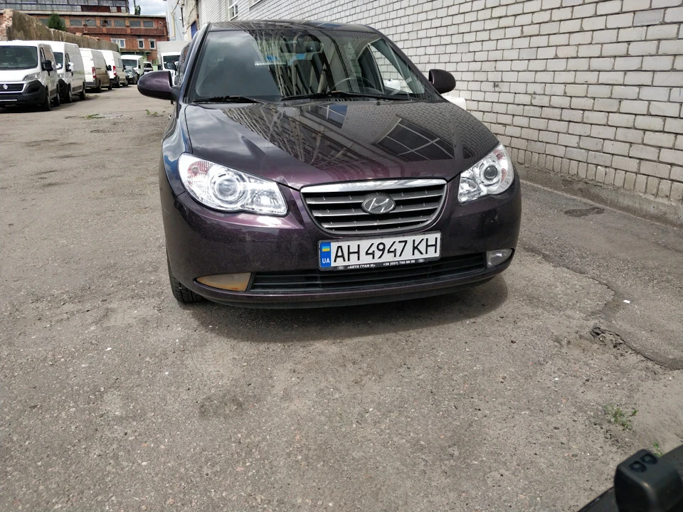 Встановлення лінз у фари.