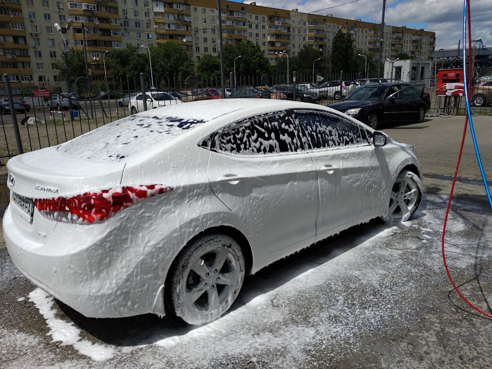 Чорнення гуми правильною хімією. Помилися. Hyundai Elantra MD. 1