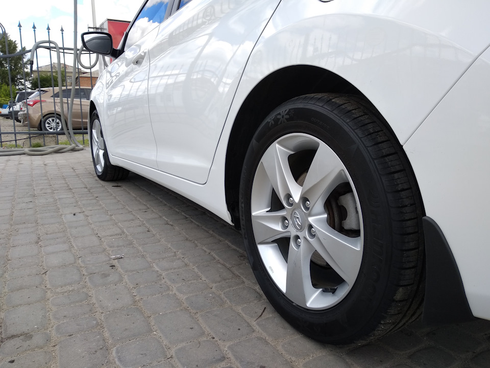 Чорнення гуми правильною хімією. Помилися. Hyundai Elantra MD. 4