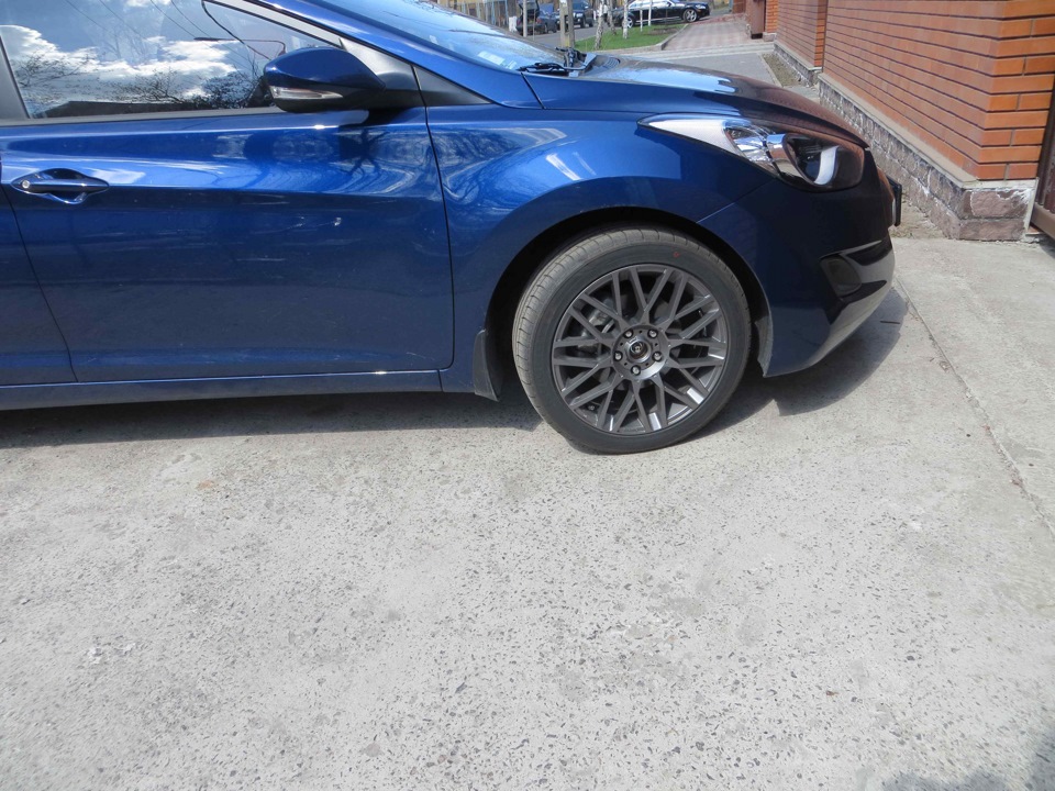 MOMO Revenge R17x7 5x114.3 ET 42 3