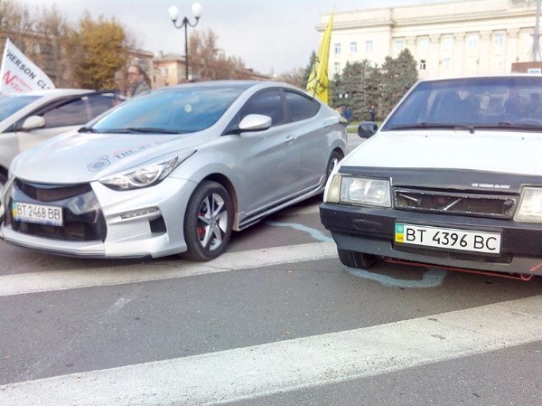 Пам'ять жертв ДТП херсонські автомобілісти вшанували на майдані Свободи 5